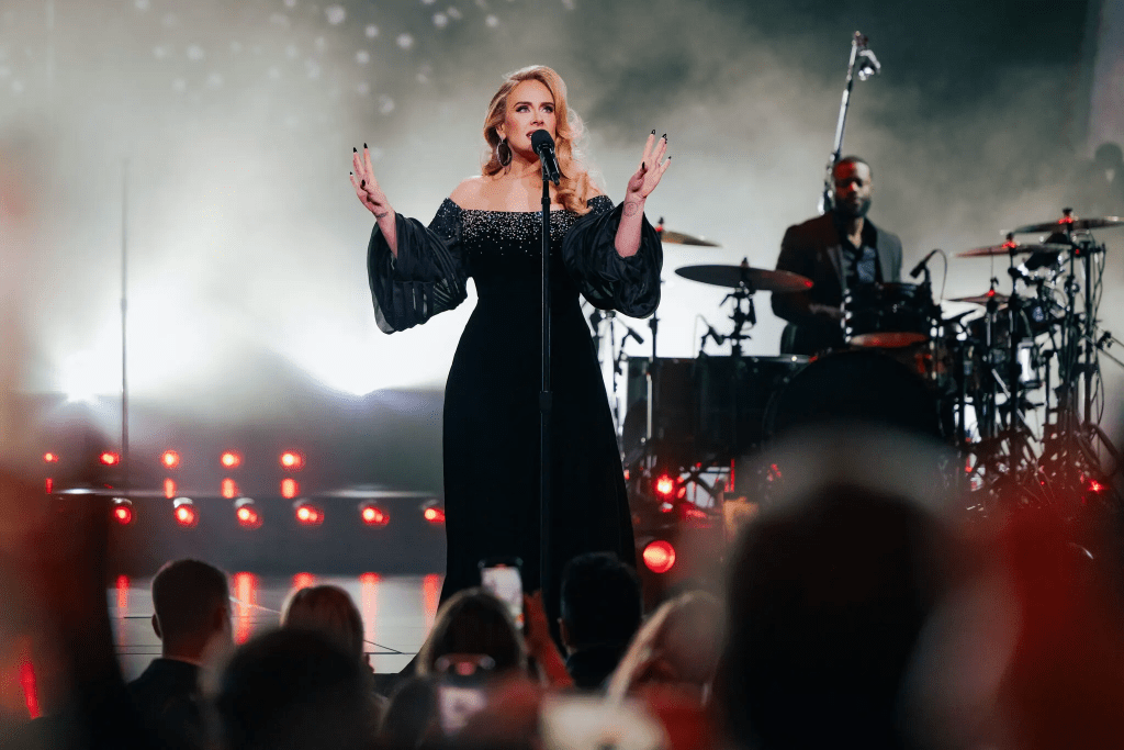 ADELE Y EL PODER DE UN VESTIDO&nbsp;NEGRO