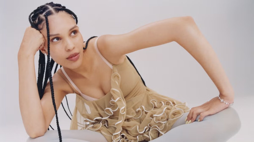 EL DEBATE DETRÁS DE NARA SMITH, LA TRADWIFE&nbsp;MODERNA