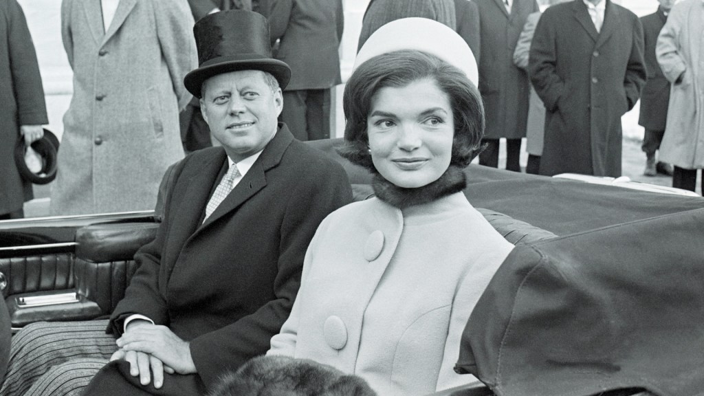 EL SIMBOLISMO OCULTO EN LA MODA DE LAS PRIMERAS&nbsp;DAMAS