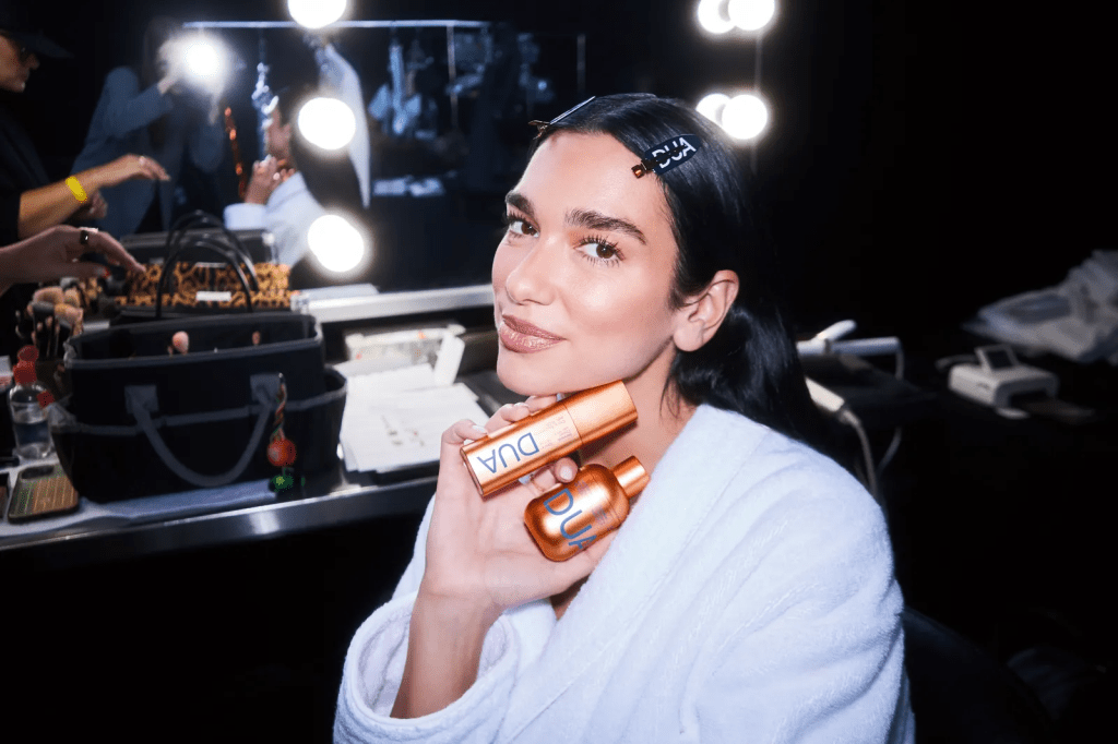 DUA LIPA LANZA SU PROPIA LÍNEA DE SKINCARE CON AUGUSTINUS&nbsp;BADER